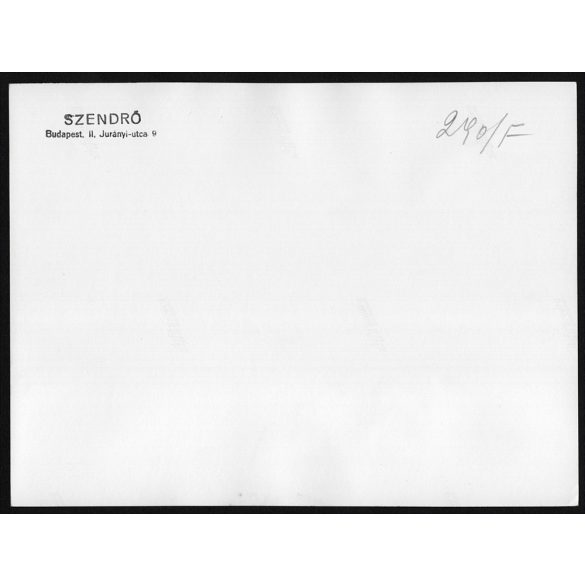 Nagyobb méret, Szendrő István fotóművészeti alkotása, Szent Jobb körmenet. Budai vár, Tárnok utca, 1930-as évek. Eredeti, pecséttel jelzett fotó, papírkép, Agfa Brovira papíron. 