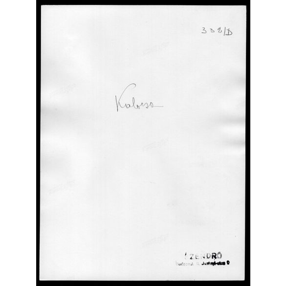 Nagyobb méret, Szendrő István fotóművészeti alkotása. Kalocsa, Bács-Kiskun megye, falfestés népviseletben, 1940-es évek. Eredeti, pecséttel jelzett fotó, papírkép, Agfa Brovira papíron. 