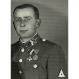 Hivatásos őrmester feleségével, katona, egyenruha, kard, Szolnok, 2. világháború, 1942, 1940-es évek. Eredeti fotó, papírkép. 