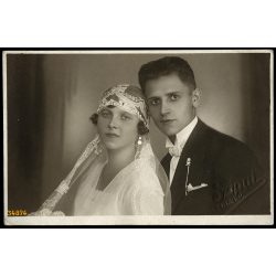   Szipál műterem, Szolnok, eküvő, menyasszony, vőlegény, 1930, 1930-as évek. Eredeti fotó, mélynyomóval jelzett papírkép.  