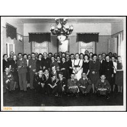   Havel fotószalon, Budapest, Magyar Királyi folyamőrség tisztjei egyenruhában, érdemrend, kitüntetés, katona, 2. világháború, 1940-es évek, Eredeti nagyobb méretű pecséttel jelzett fotó, papírkép. 