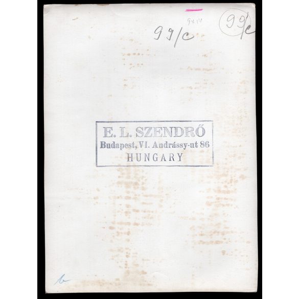 Nagyobb méret, Szendrő István fotóművészeti alkotása. Csikós pipával, népviselet, árnyék, falu, 1930-as évek. Eredeti, pecséttel jelzett fotó, papírkép. Dekorációnak, ajándéknak is kiváló.
