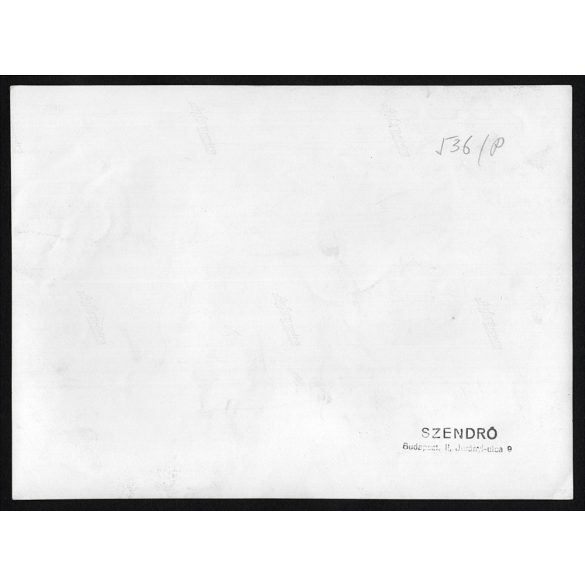 Nagyobb méret, Szendrő István fotóművészeti alkotása. Repülőmodellek egy bemutató-versenyen, 1930-as évek. Eredeti, pecséttel jelzett fotó, papírkép, Agfa Brovira papíron. Dekorációnak, ajándéknak is 