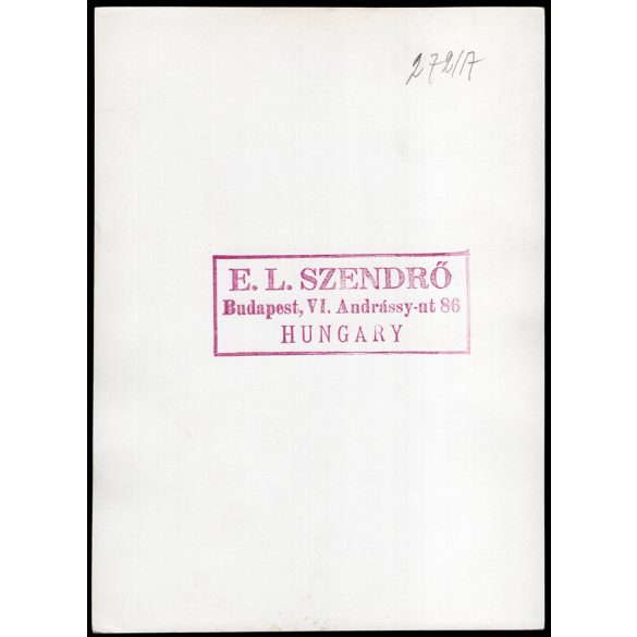 Nagyobb méret, Szendrő István fotóművészeti alkotása. Szent István szobor, Budapest, Hősök tere, 1930-as évek. Eredeti, pecséttel jelzett fotó, papírkép. Dekorációnak, ajándéknak is kiváló. 