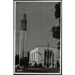 Nagyobb méret, Szendrő István fotóművészeti alkotása. Budapest, Pasarét, Páduai Szent Antal Plébánia, 1930-as évek. Eredeti, pecséttel jelzett fotó, papírkép. Dekorációnak, ajándéknak is kiváló.