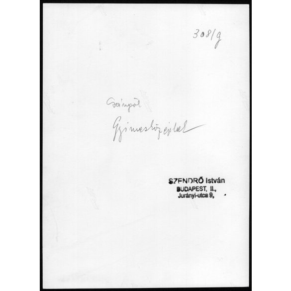 Nagyobb méret, Szendrő István fotóművészeti alkotása. Fiatal pár gyimesközéploki (Erdély, Székelyföld, Hargita megye), csángó népviseletben, néprajz, helytörténet, 1930-as évek. Eredeti, pecséttel jel