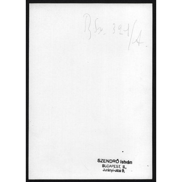 Nagyobb méret, Szendrő István fotóművészeti alkotása. Budapest, Erzsébet híd, Gellért-hegy, 1930-as évek. Eredeti, pecséttel jelzett fotó, papírkép. Dekorációnak, ajándéknak is kiváló. 