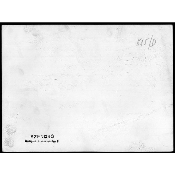 Nagyobb méret, Szendrő István fotóművészeti alkotása. Budapest, Budai vár, városkép, Országház, Savoyai Jenő szobor, 1930-as évek. Eredeti, pecséttel jelzett fotó, papírkép, Agfa Brovira papíron. Deko