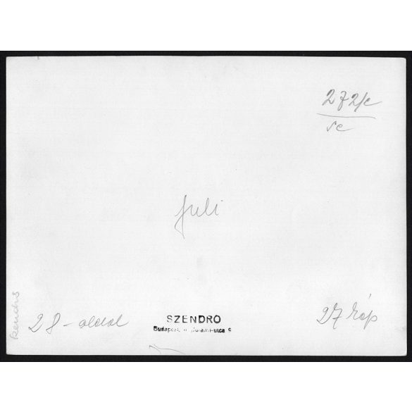 Nagyobb méret, Szendrő István fotóművészeti alkotása. Budapest, Hősök tere, Szépművészeti múzeum, 1930-as évek. Eredeti, pecséttel jelzett fotó, papírkép. Dekorációnak, ajándéknak is kiváló. 