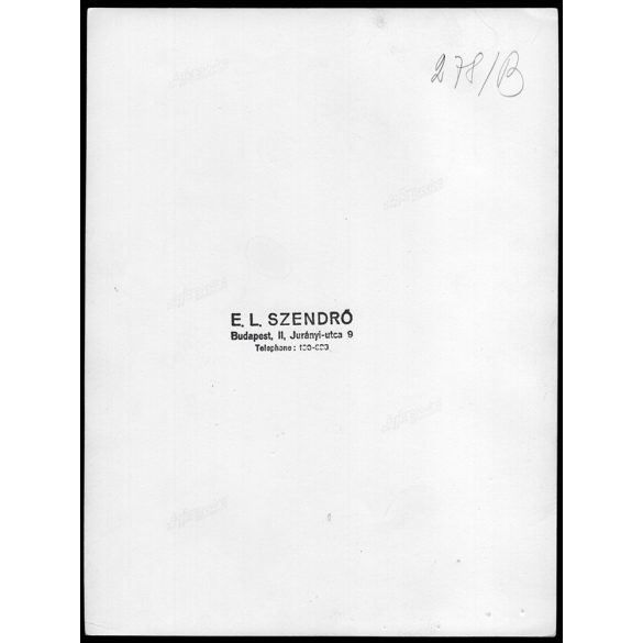 Nagyobb méret, Szendrő István fotóművészeti alkotása. Alföldi tanya felhőkkel, tájkép, 1930-as évek. Eredeti, pecséttel jelzett fotó, papírkép, Agfa Brovira papíron. Dekorációnak, ajándéknak is kiváló