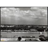 Nagyobb méret, Szendrő István fotóművészeti alkotása. Budapest, Pest, Margitsziget, Nemzeti Sportuszoda, 1930-as évek. Eredeti, pecséttel jelzett fotó, papírkép, jobb felső sarkán gyűrődésnyomok,  Agf