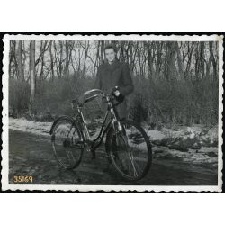   Csinos hölgy Csepel női kerékpárral, bicikli, jármű, közlekedés, 1940-es évek, Eredeti fotó, papírkép.  