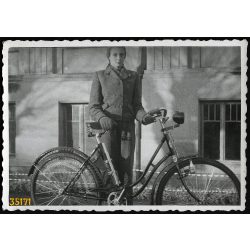   Csinos hölgy  Csepel női kerékpárral, bicikli, jármű, közlekedés, 1940-es évek, Eredeti fotó, papírkép. 