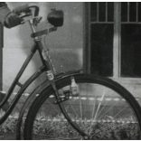 Csinos hölgy  Csepel női kerékpárral, bicikli, jármű, közlekedés, 1940-es évek, Eredeti fotó, papírkép. 