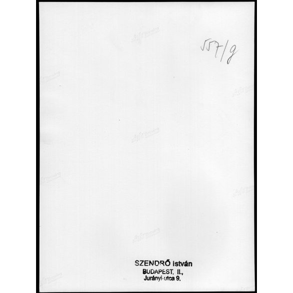 Nagyobb méret, Szendrő István fotóművészeti alkotása. Csikós itatja lovát, 1930-as évek. Eredeti, pecséttel jelzett fotó, papírkép, Agfa Brovira papíron. Dekorációnak, ajándéknak is kiváló. 