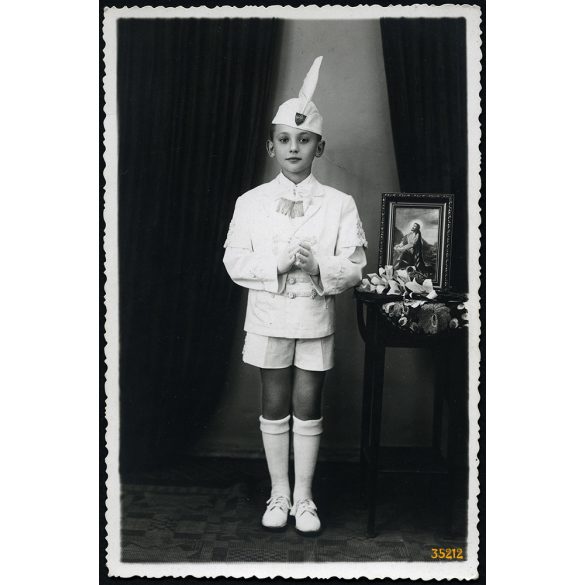 Borgula műterem, Szekszárd, iskolás fiú ünneplő ruhában, elsőáldozó (?), vallás, egyház, helytörténet, 1945, 1940-es évek, Eredeti fotó, papírkép. 