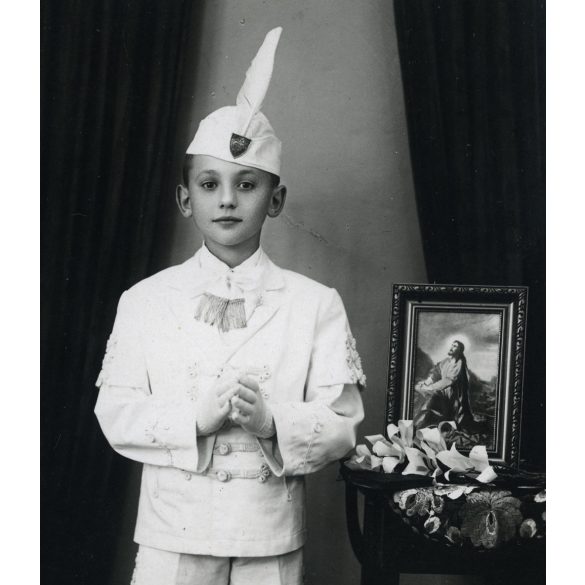 Borgula műterem, Szekszárd, iskolás fiú ünneplő ruhában, elsőáldozó (?), vallás, egyház, helytörténet, 1945, 1940-es évek, Eredeti fotó, papírkép. 