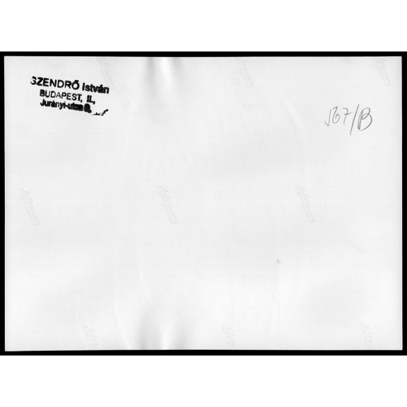 Nagyobb méret, Szendrő István fotóművészeti alkotása. Gyerekek a szökőkútban, nyár, 1930-as évek. Eredeti, pecséttel jelzett fotó, papírkép, Agfa Brovira papíron. Dekorációnak, ajándéknak is kiváló.