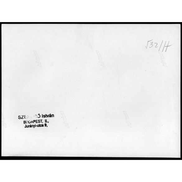 Nagyobb méret, Szendrő István fotóművészeti alkotása. Halászat a Balatonon, csónak, háló, 1930-as évek. Eredeti, pecséttel jelzett fotó, papírkép, Agfa Brovira papíron. Dekorációnak, ajándéknak is kiv