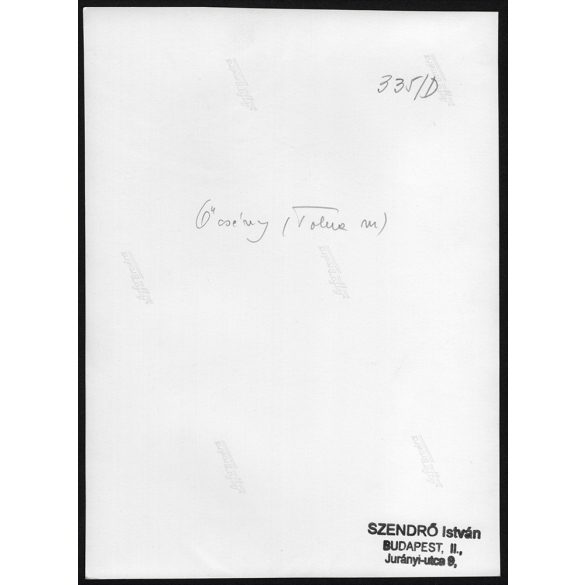 Nagyobb méret, Szendrő István fotóművészeti alkotása. Őcsény, Tolna megye, hölgy, népviseletben, rokkával, 1930-as évek. Eredeti, pecséttel jelzett fotó, papírkép, Agfa Brovira papíron. Dekorációnak, 