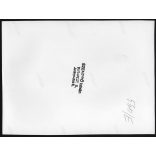 Nagyobb méret, Szendrő István fotóművészeti alkotása. Férfi kalapban, pipával, díszes vázák, 1930-as évek. Eredeti, pecséttel jelzett fotó, papírkép, Agfa Brovira papíron. Dekorációnak, ajándéknak is 