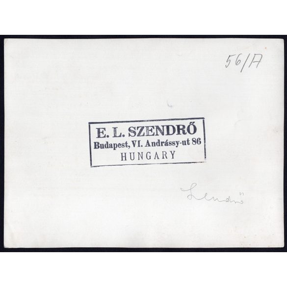 Nagyobb méret, Szendrő István fotóművészeti alkotása. Budapest, esti fények, Budai vár, Mátyás-templom, 1930-as évek. Eredeti, pecséttel jelzett fotó, papírkép. Dekorációnak, ajándéknak is kiváló. 