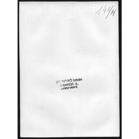 Nagyobb méret, Szendrő István fotóművészeti alkotása. Fiatal nő, esküvő, menyasszony, különös fejdísz, 1930-as évek. Eredeti, pecséttel jelzett fotó, papírkép. Dekorációnak, ajándéknak is kiváló. 