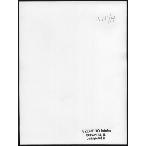 Nagyobb méret, Szendrő István fotóművészeti alkotása. Készülődés húsvétra, hímestojás festés, 1930-as évek. Eredeti, pecséttel jelzett fotó, papírkép, Agfa Brovira papíron. Dekorációnak, ajándéknak is