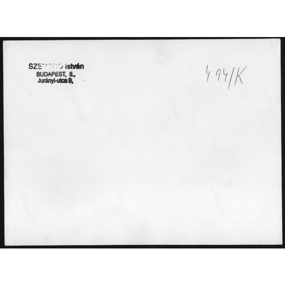 Nagyobb méret, Szendrő István fotóművészeti alkotása. Tánc az árnyékkal, 1930-as évek. Eredeti, pecséttel jelzett fotó, papírkép, Agfa Brovira papíron. Dekorációnak, ajándéknak is kiváló. 