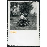 Fiatal férfi Kovrov K55 Moszkva  motorkerékpáron (a szovjet DKW RT125)  Magyarország, jármű, közlekedés, 1950-es évek, Eredeti fotó, papírkép. 