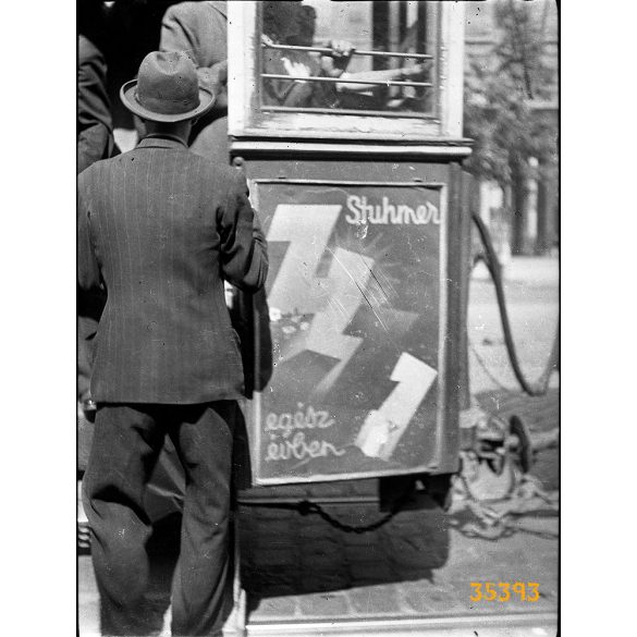 Stühmer csokoládé reklám a villamos oldalán, Budapest, jármű, közlekedés, plakát, 1930-as évek.  Eredeti fotó negatív!      