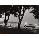 Nagyobb méret, Szendrő István fotóművészeti alkotása. Balatonfüred, Tagore sétány, csónakok, 1930-as évek. Eredeti, pecséttel jelzett fotó, papírkép, Agfa Brovira papíron. Dekorációnak, ajándéknak is 