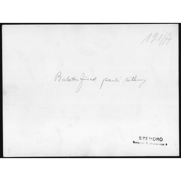 Nagyobb méret, Szendrő István fotóművészeti alkotása. Balatonfüred, Tagore sétány, csónakok, 1930-as évek. Eredeti, pecséttel jelzett fotó, papírkép, Agfa Brovira papíron. Dekorációnak, ajándéknak is 