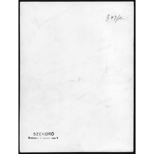 Nagyobb méret, Szendrő István fotóművészeti alkotása. Csónakkal a folyón, 1930-as évek. Eredeti, pecséttel jelzett fotó, papírkép, Agfa Brovira papíron. Dekorációnak, ajándéknak is kiváló. 