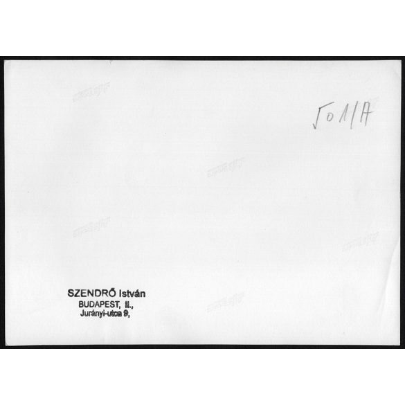 Nagyobb méret, Szendrő István fotóművészeti alkotása. Gyerekek a sziklán, 1930-as évek. Eredeti, pecséttel jelzett fotó, papírkép, Agfa Brovira papíron. Dekorációnak, ajándéknak is kiváló. 