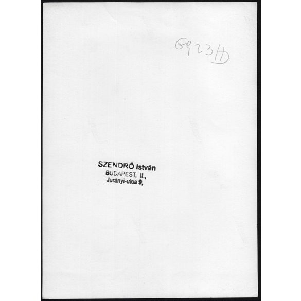 Nagyobb méret, Szendrő István fotóművészeti alkotása. Cirkuszi produkció, kötéltánc, 1930-as évek. Eredeti, pecséttel jelzett fotó, papírkép, Agfa Brovira papíron. Dekorációnak, ajándéknak is kiváló.
