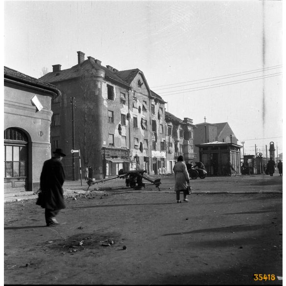 Forradalom Budapesten, Zugló, Bosnyák tér, szétlőtt ágyú, romos házak, Nagy Lajos király útja, 1956, helytörténet, 1950-es évek, kommunizmus,  Eredeti fotó negatív! 