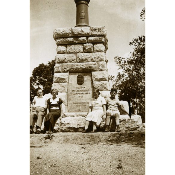 Kirándulók az Országzászlónál, Diósd, Pest megye, helytörténet, 1930-as évek, Eredeti fotó, papírkép.   