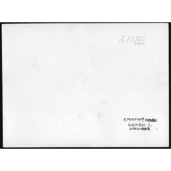 Nagyobb méret, Szendrő István fotóművészeti alkotása. Budapest, Budai vár, jégzajlás a Dunán, tél, 1930-as évek. Eredeti, pecséttel jelzett fotó, papírkép, Agfa Brovira papíron. Dekorációnak, ajándékn