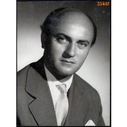   Az 1962-es Chilei labdarúgó világbajnokságon szereplő, magyar válogatott csapat orvosa, Dr. Botár Zoltán, sporttörténet, labdarúgás, 1962, 1960-as évek, Eredeti fotó, papírkép.  