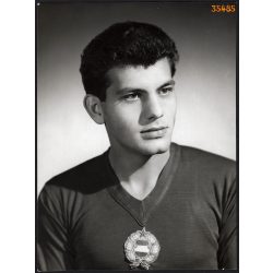   Farkas János, az 1962-es Chilei labdarúgó világbajnokságon részt vett magyar válogatott csapat tagja, csatára, sporttörténet, labadrúgás, 1962, 1960-as évek, Eredeti fotó, papírkép.