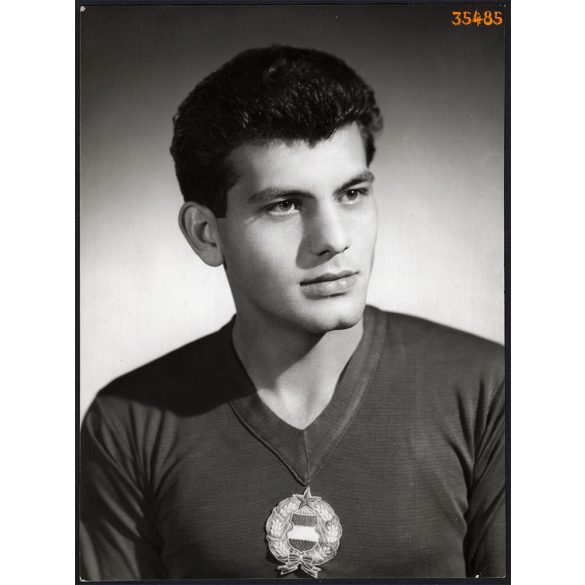 Farkas János, az 1962-es Chilei labdarúgó világbajnokságon részt vett magyar válogatott csapat tagja, csatára, sporttörténet, labadrúgás, 1962, 1960-as évek, Eredeti fotó, papírkép.