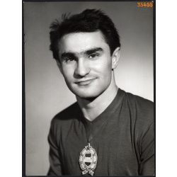   Kuharszki Béla, az 1962-es Chilei labdarúgó világbajnokságon részt vett magyar válogatott csapat tagja, csatára, sporttörténet, labdarúgás, 1962, 1960-as évek, Eredeti fotó, papírkép. 
