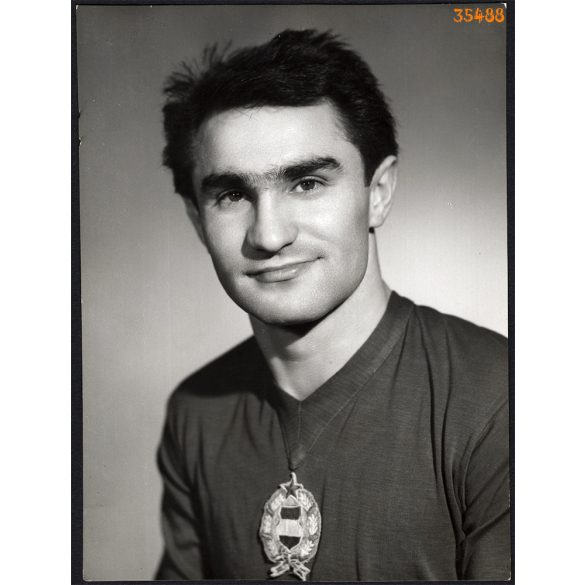 Kuharszki Béla, az 1962-es Chilei labdarúgó világbajnokságon részt vett magyar válogatott csapat tagja, csatára, sporttörténet, labdarúgás, 1962, 1960-as évek, Eredeti fotó, papírkép. 