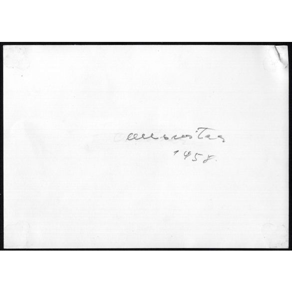 Dr. Terpitkó András, a Magyar Labdarúgó Szövetség alelnöke, és a magyar labdarúgó válogatott tagjai Auschwitzban, 1958, 1950-es évek, Eredeti fotó, papírkép.  