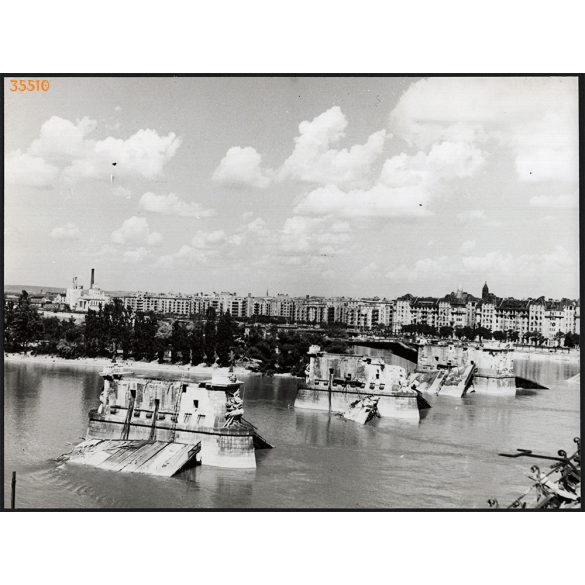 Nagyobb méret, Szendrő István fotóművészeti alkotása. Budapest, a Margit híd maradványai a 2. világháború után, 1940-es évek. Eredeti, pecséttel jelzett fotó, papírkép, Agfa Brovira papíron. Dekoráció