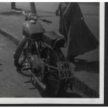 Csinos hölgy különös Csepel motorkerékpárral, jármű, közlekedés, 1950-es évek, Eredeti fotó, papírkép.  