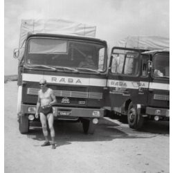   Sofőrök RÁBA-MAN kamionokkal, jármű, közlekedés, teherautó, 1970-es évek, Eredeti fotó, papírkép.   