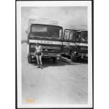 Sofőrök RÁBA-MAN kamionokkal, jármű, közlekedés, teherautó, 1970-es évek, Eredeti fotó, papírkép.   