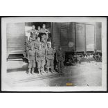 Kantin áru átvétele a vasúton, Berditschew, Szovjetúnió, Ukrajna, magyar katonák egyenruhában, 2. világháború, tábori posta 131/27, 1942, 1940-es évek, Eredeti fotó, hátulján feliratozott papírkép.   
